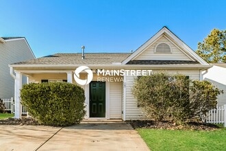 Building Photo - 3 Bedroom Pet-Friendly Home in Charlotte, NC with Main Street Renewal