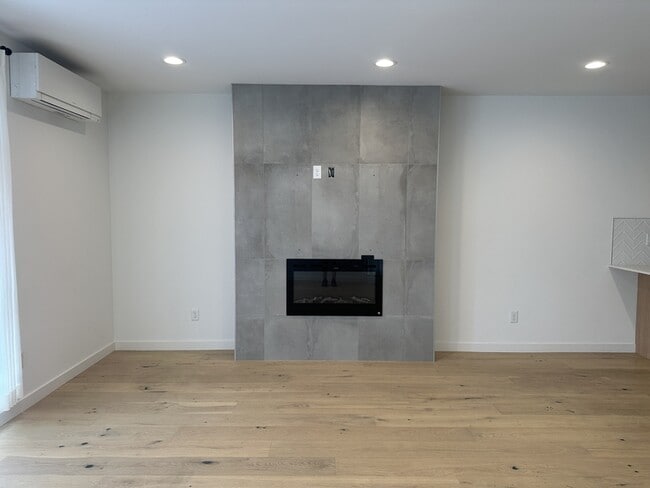 Building Photo - 1550 NW 64th St