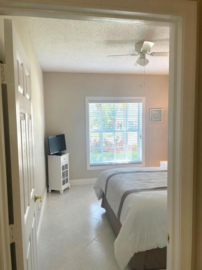 Building Photo - 9731 Cherry Blossom Ct