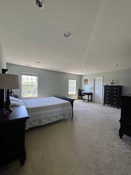 Master bedroom - 537 Prizer Ct