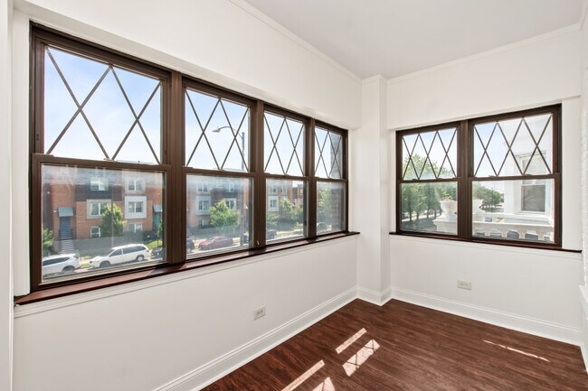 Building Photo - 6144 S Indiana Ave