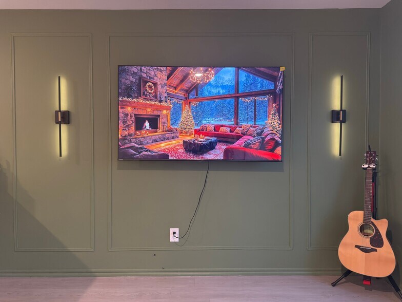 Building Photo - 14908 Parkway Center Ave