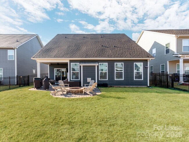 Building Photo - 1063 Thoroughbred Dr.