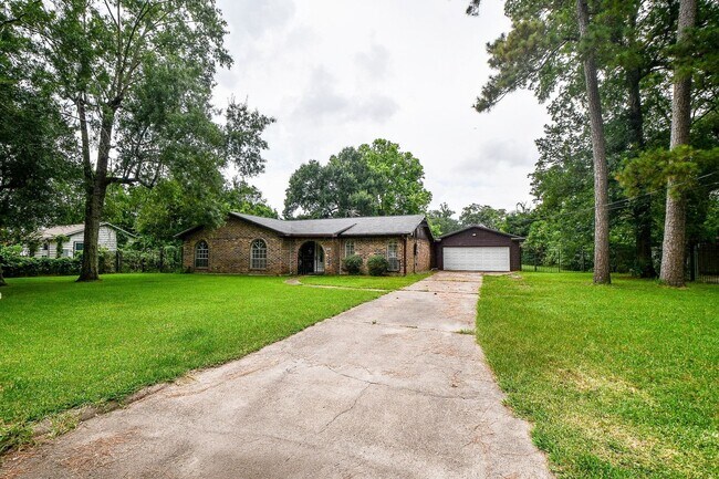 Building Photo - 9037 Crestview Dr