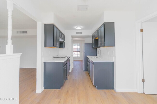 Building Photo - 11240 Warcloud Ave