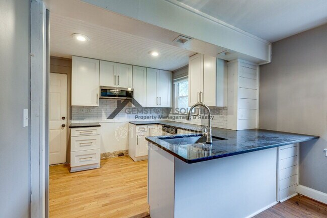 Building Photo - 2930 Primrose Cir