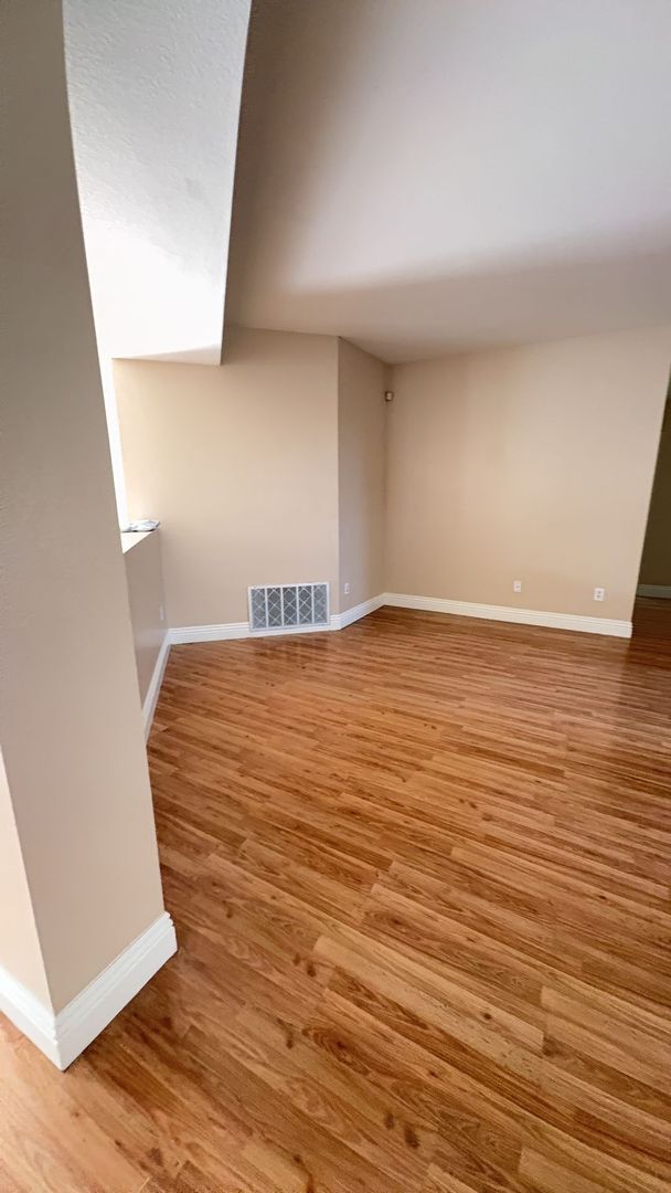Building Photo - LARGE HOME WITH POOL! LOCATED CLOSE TO HWY...