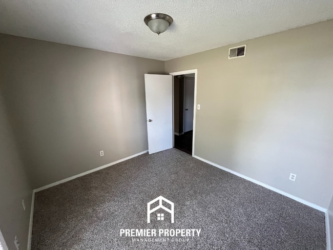 Building Photo - 5011 Tradewind Terrace