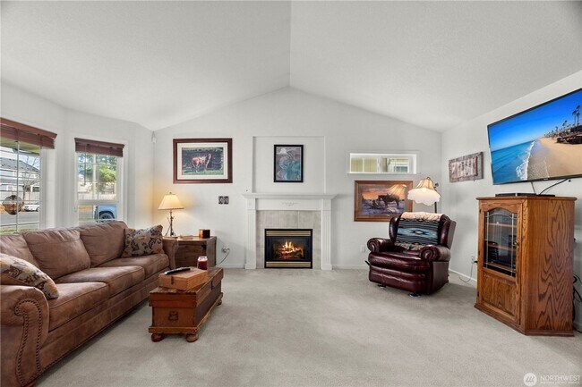 Building Photo - Quiet Updated Townhome in Prime Location!