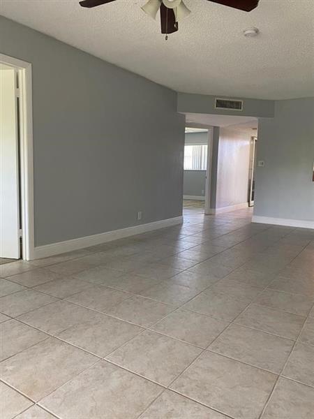 Building Photo - 7900 N Colony Cir