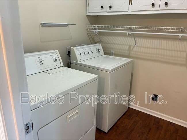 Building Photo - 383 N Washington St