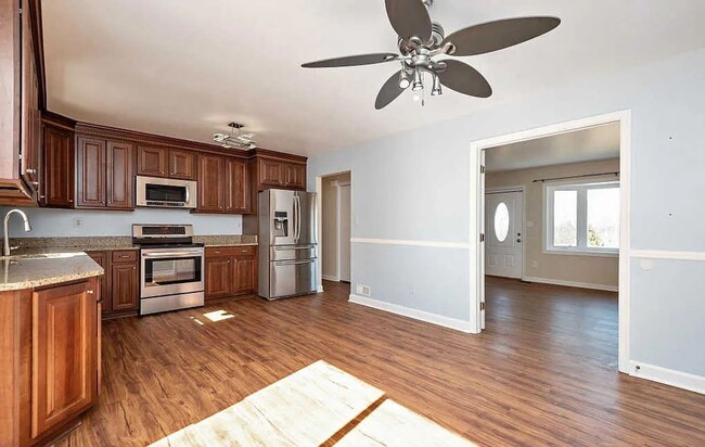 Building Photo - Single Family Home in Established Green Valley community available March 1st!