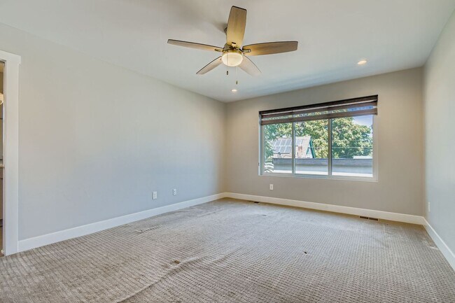 Building Photo - Beautiful, Modern 3 Bed/ 4 bath Home in Curtis Park! FIRST MONTHS RENT FREE!