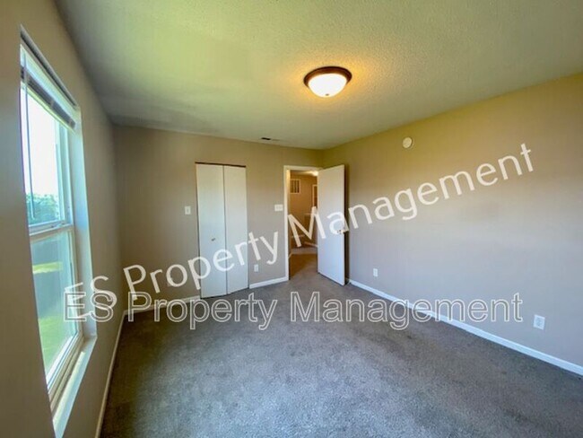 Building Photo - 8415 Ash Grove Dr