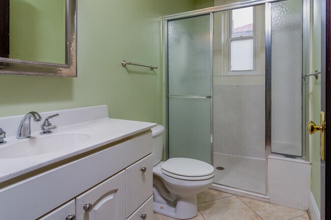 Building Photo - The Senate Club - 2 bedroom/2 bath **** MO...