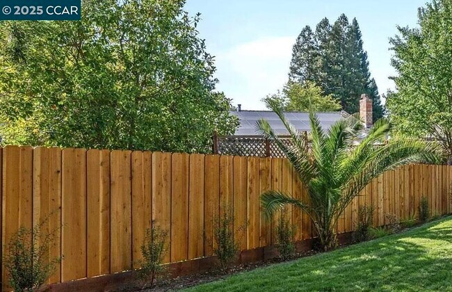 Building Photo - 131 Clover Hill Ct