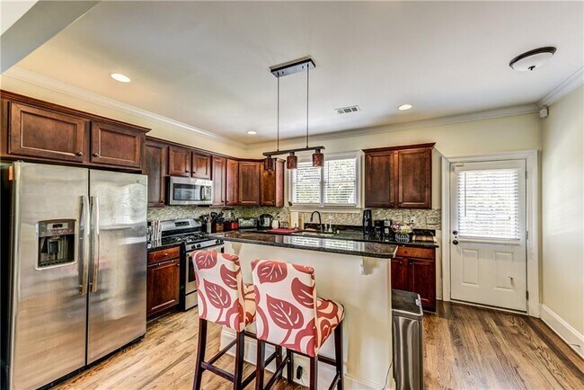 Building Photo - 1829 Sylvan Ridge Dr SW