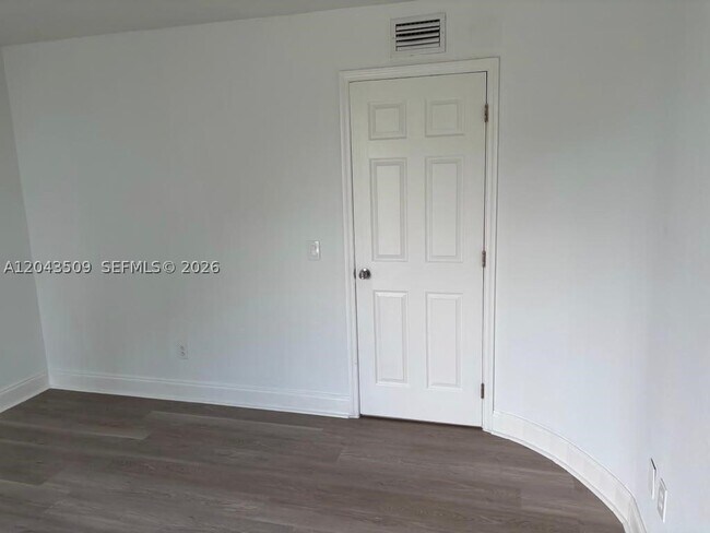 Building Photo - 492 NW 165th St