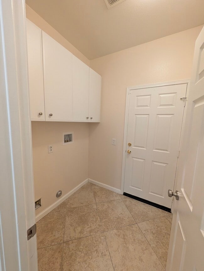 Building Photo - 1468 Burns Ln