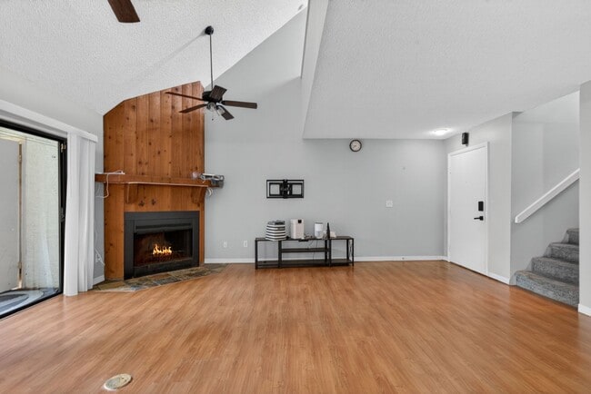 Building Photo - Cozy 3 Bedroom Available in Tampa!