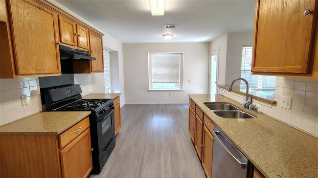 Building Photo - 2208 Ada Ln