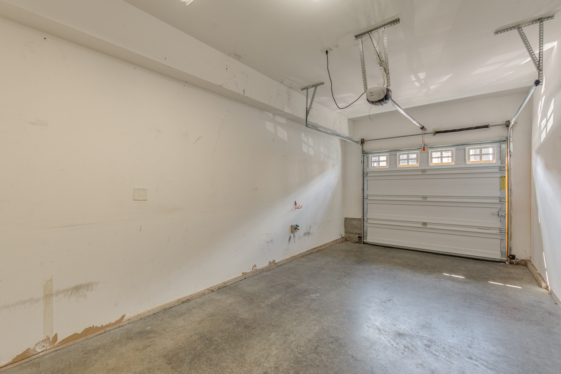 Building Photo - 8077 NE Miriam Way