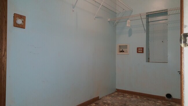 Building Photo - 21 E Romeo Rd