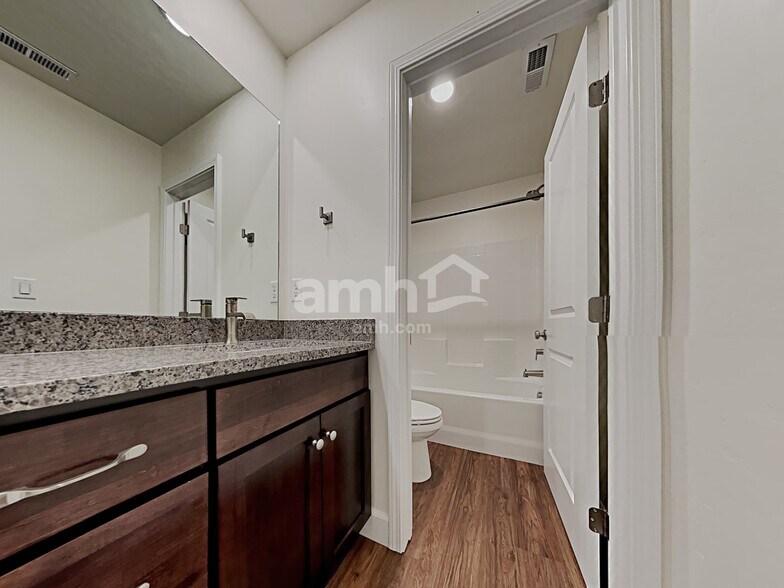 Building Photo - 5095 W Milliron Dr