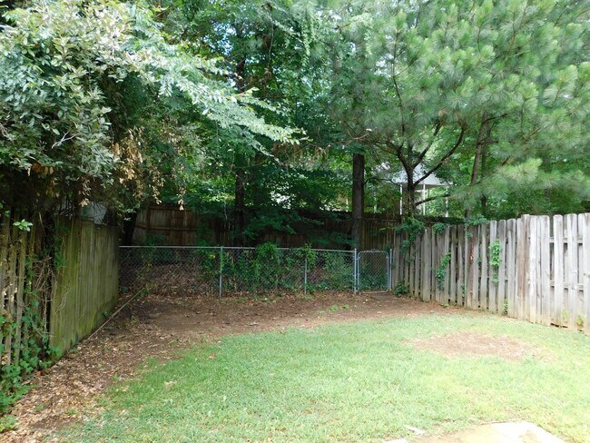 Building Photo - 2755 Southwood Ln