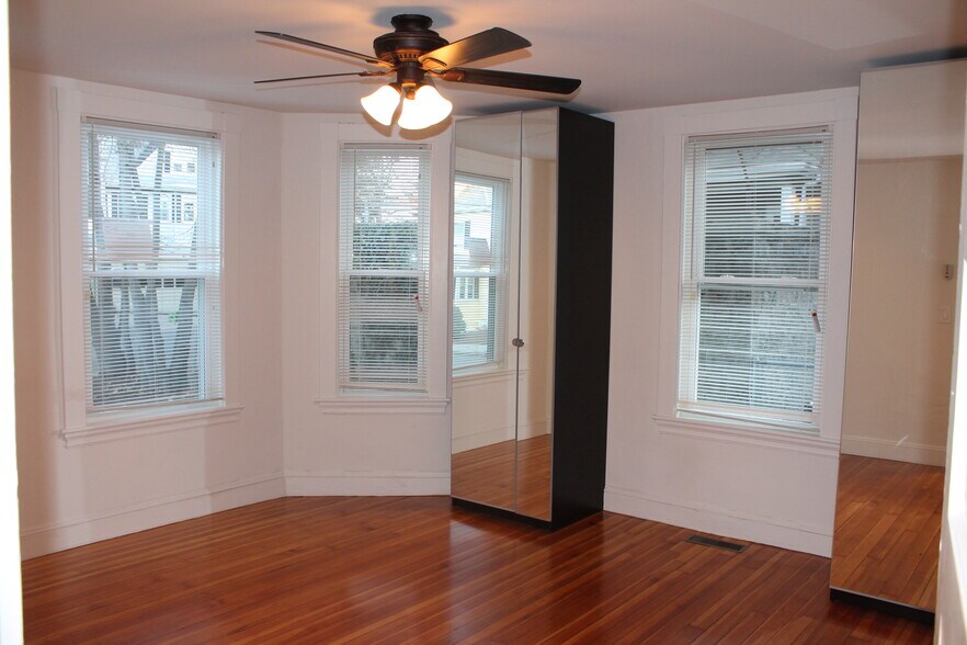 Building Photo - 17 Beechwood Ave