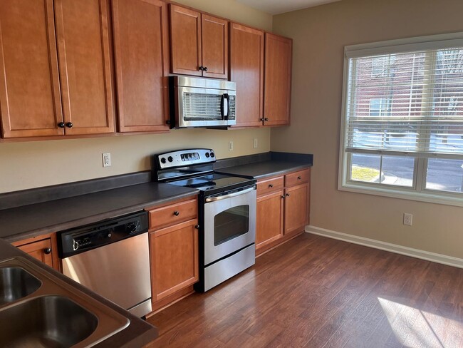 Building Photo - Stunning Townhome in "Prime Cary Location"