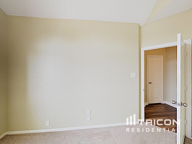 Building Photo - 1362 Meadow Creek Dr
