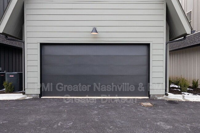 Building Photo - 537 Midnight Way