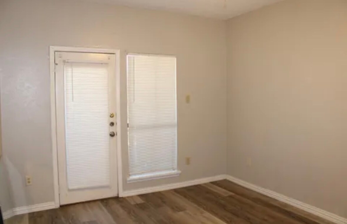 Building Photo - 9254 Forest Ln