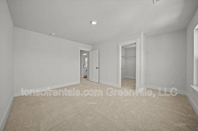 Building Photo - 415 Ml Pk Wy