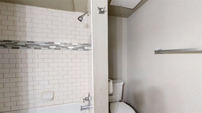 Building Photo - 3800 E 29th St