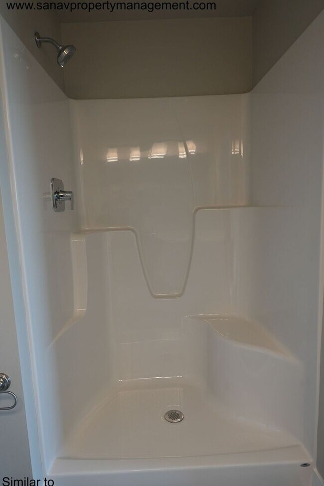 Building Photo - Modern 3-Bedroom, 2.5-Bath Home in Prime N...