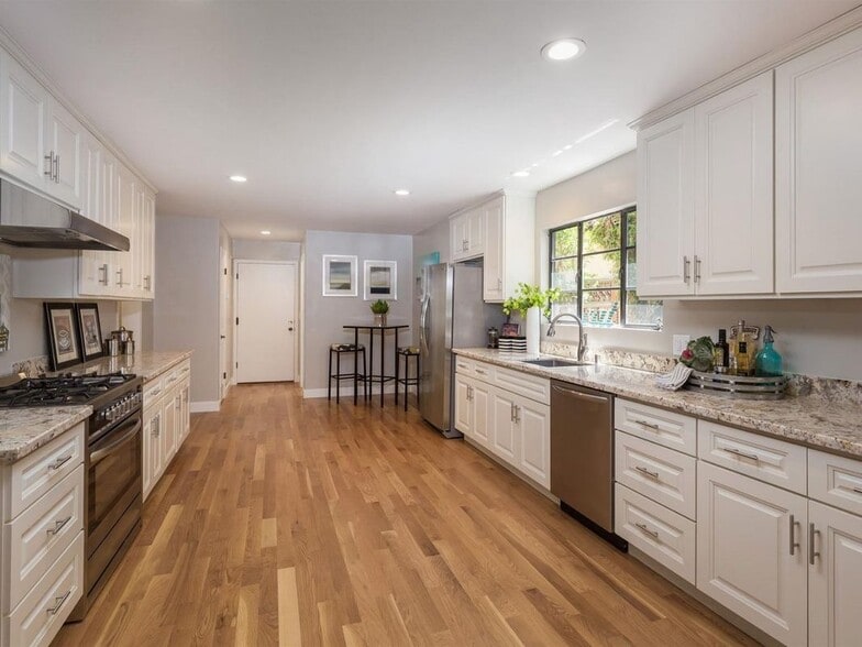 Building Photo - 1084 Fife Ave