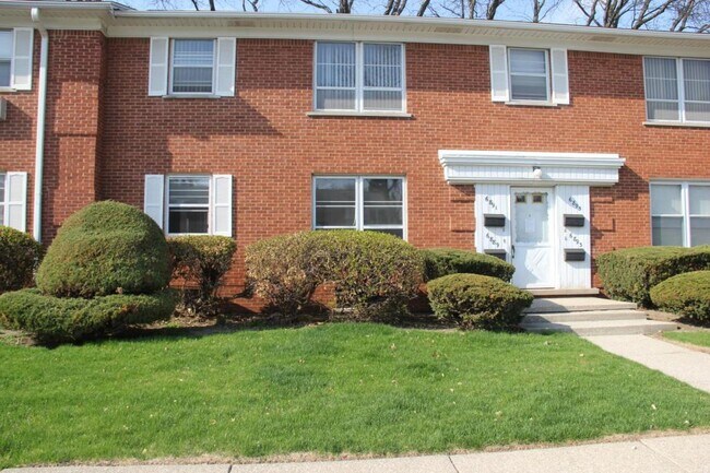 Primary Photo - 6889 Country Lane