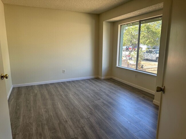Building Photo - 3 Bedroom 2 Bath home in Vallejo