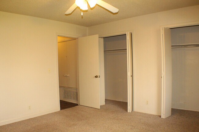 Building Photo - 1312 W Pittsburg St
