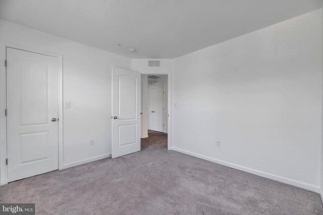 Building Photo - 8008 Hubble Dr