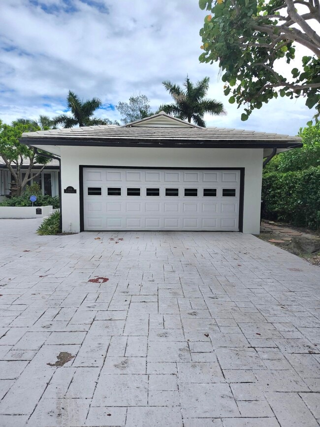 Building Photo - 814 N Golfview Rd