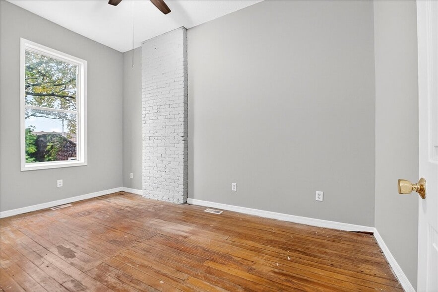 Building Photo - 2352 S 10th St