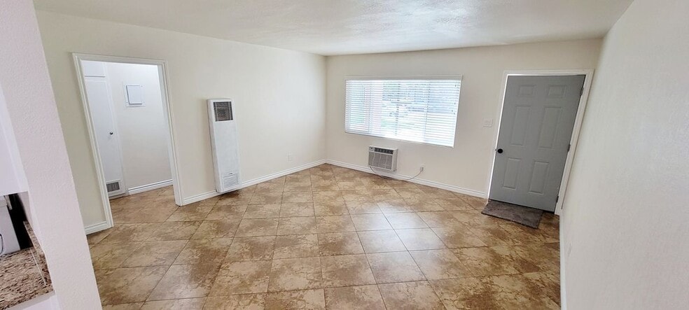 Building Photo - 1028 W F St