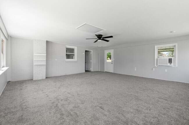 Building Photo - 3 Bedroom Pet Friendly Home For Rent!