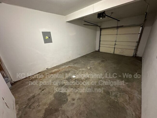 Building Photo - 5656 N Anita Ave