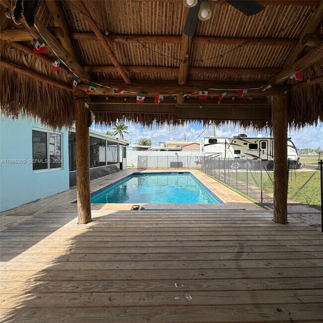 Building Photo - 4261 SW 22nd St