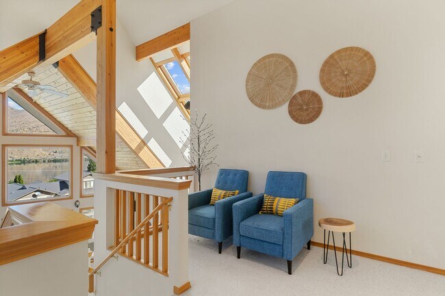 Building Photo - Luxurious Fully Furnished 3-Bedroom, 4-Bat...