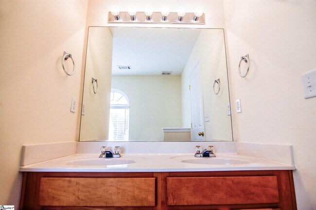 Building Photo - 8 Sunfield Ct